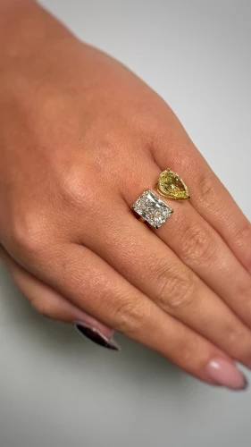 Moi Toi Yellow Lab Diamond Ring